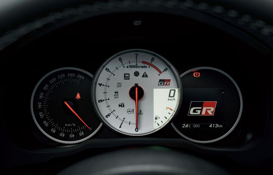 Панель приборов Toyota GT 86 GRMN 2017 года  (JP) (фото 9 из 9)